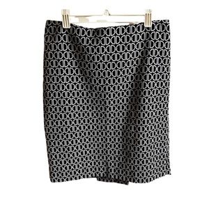 White House Black Market Women's Straight Skirt. Size 2